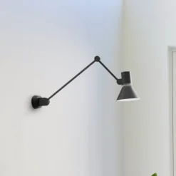 Anglepoise Type 80 W3 -seinävalaisin, mattamusta
