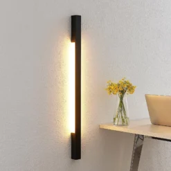 Arcchio Ivano -LED-seinävalaisin 91 cm, musta