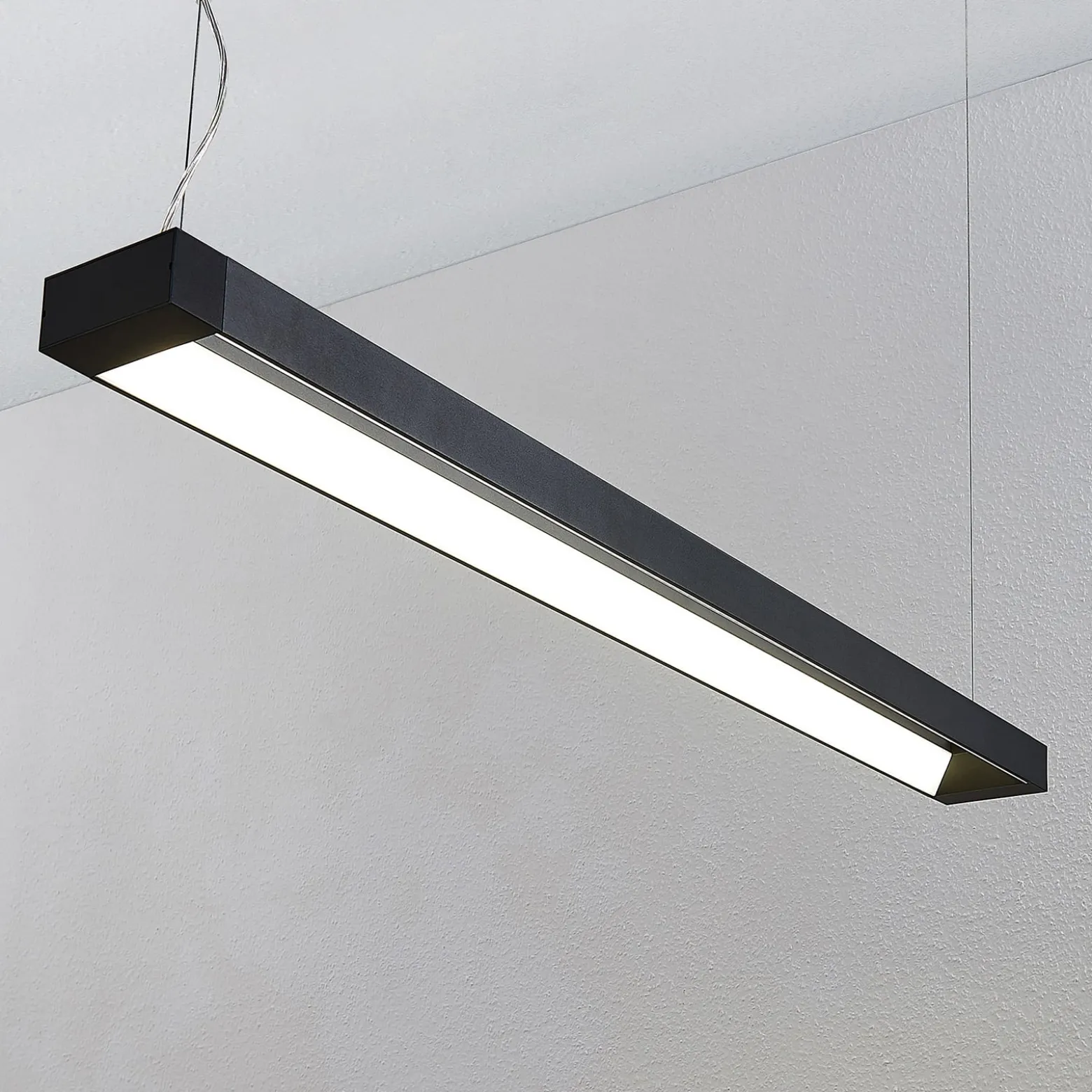 Arcchio LED-riippuvalaisin Cuna, musta, 122cm, metallia