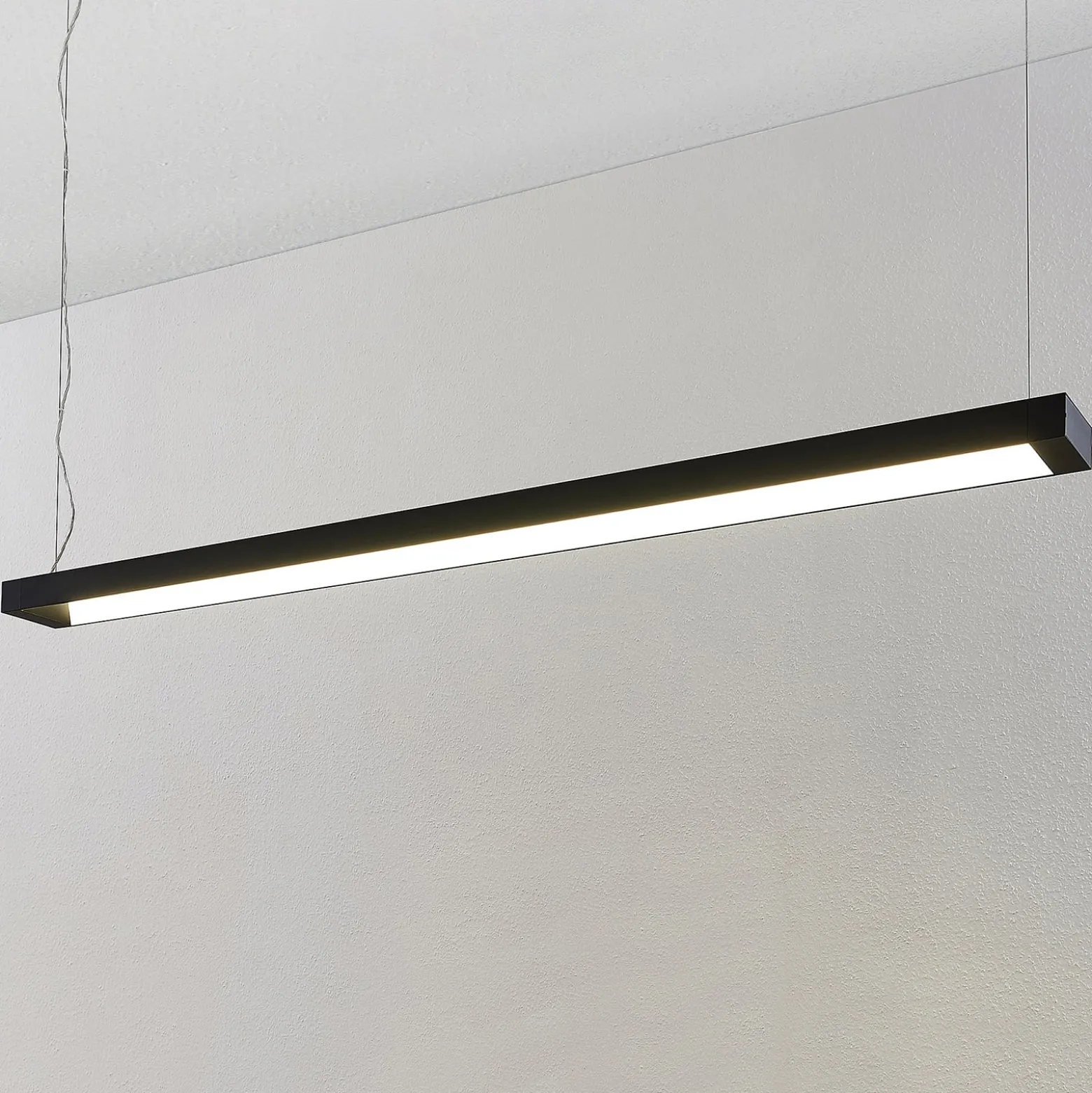 Arcchio LED-riippuvalaisin Cuna, musta, 162cm, metallia
