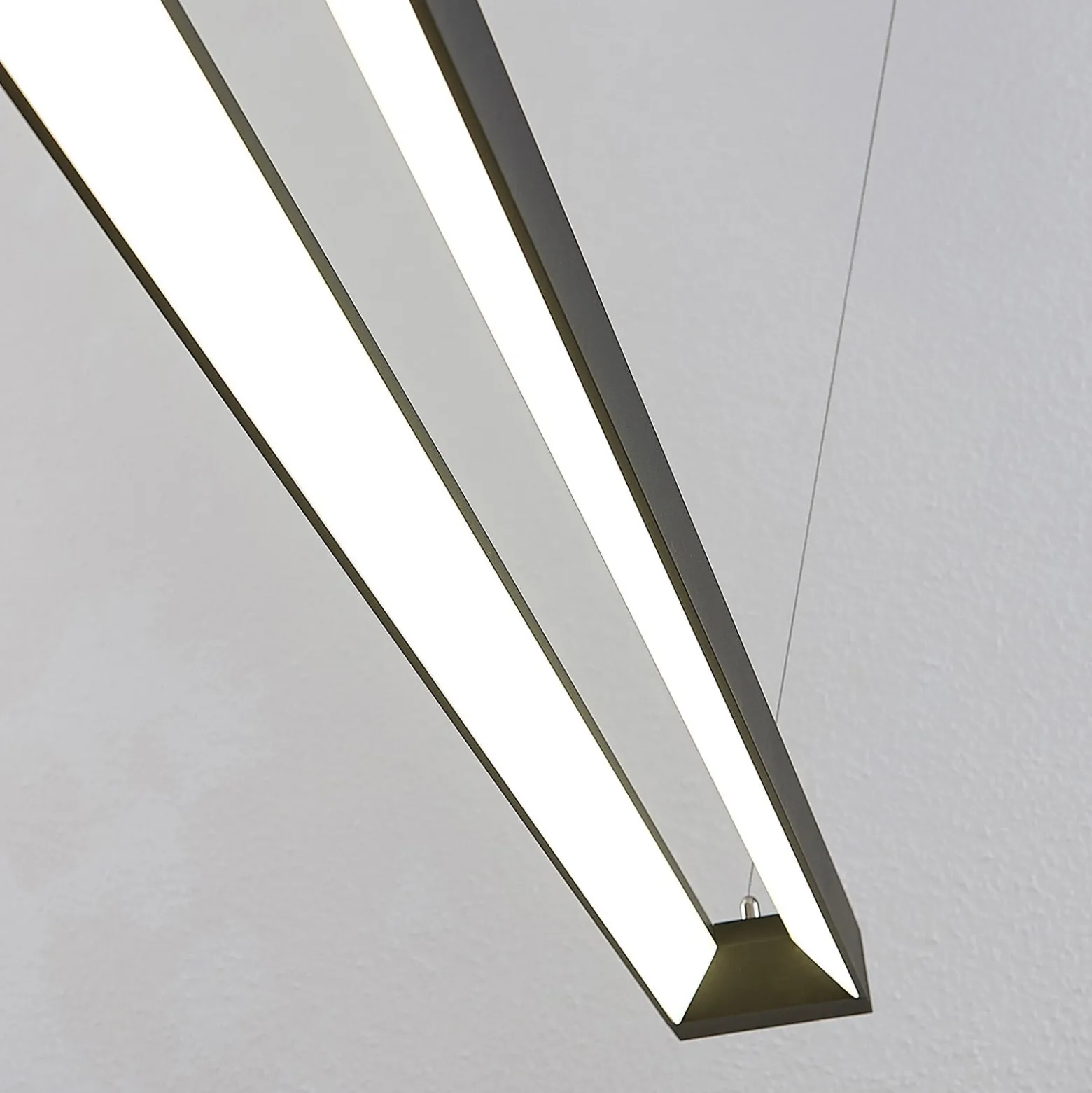 Arcchio LED-riippuvalaisin Cuna, musta, 162cm, metallia