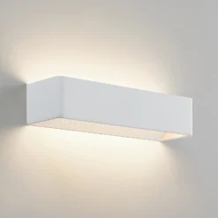 Arcchio LED-seinävalaisin Karam, 37 cm, valkoinen, metalli, ylös/alas