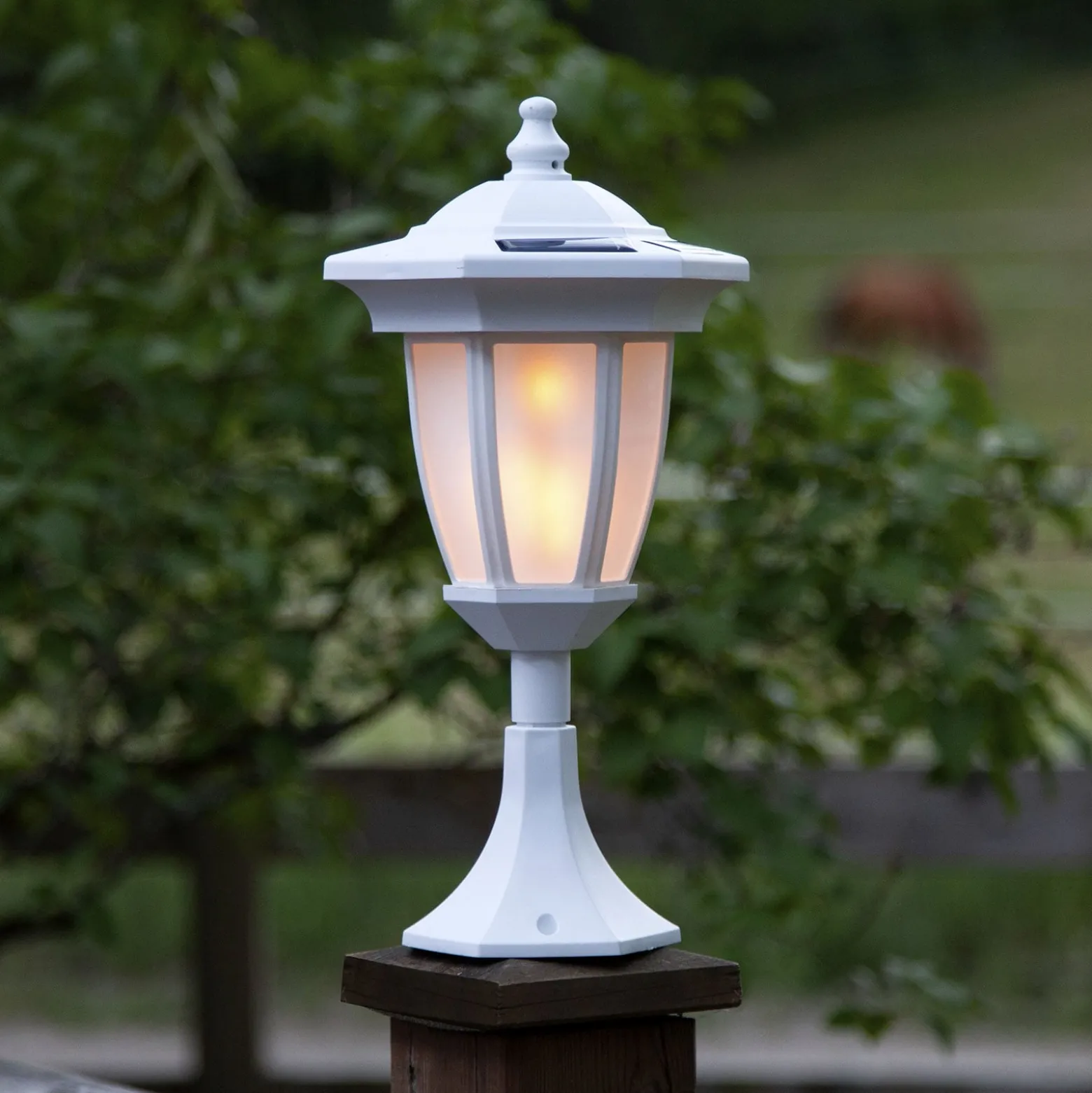 Aurinkokäyttöinen Flame-LED-lamppu 4In1 valkoinen