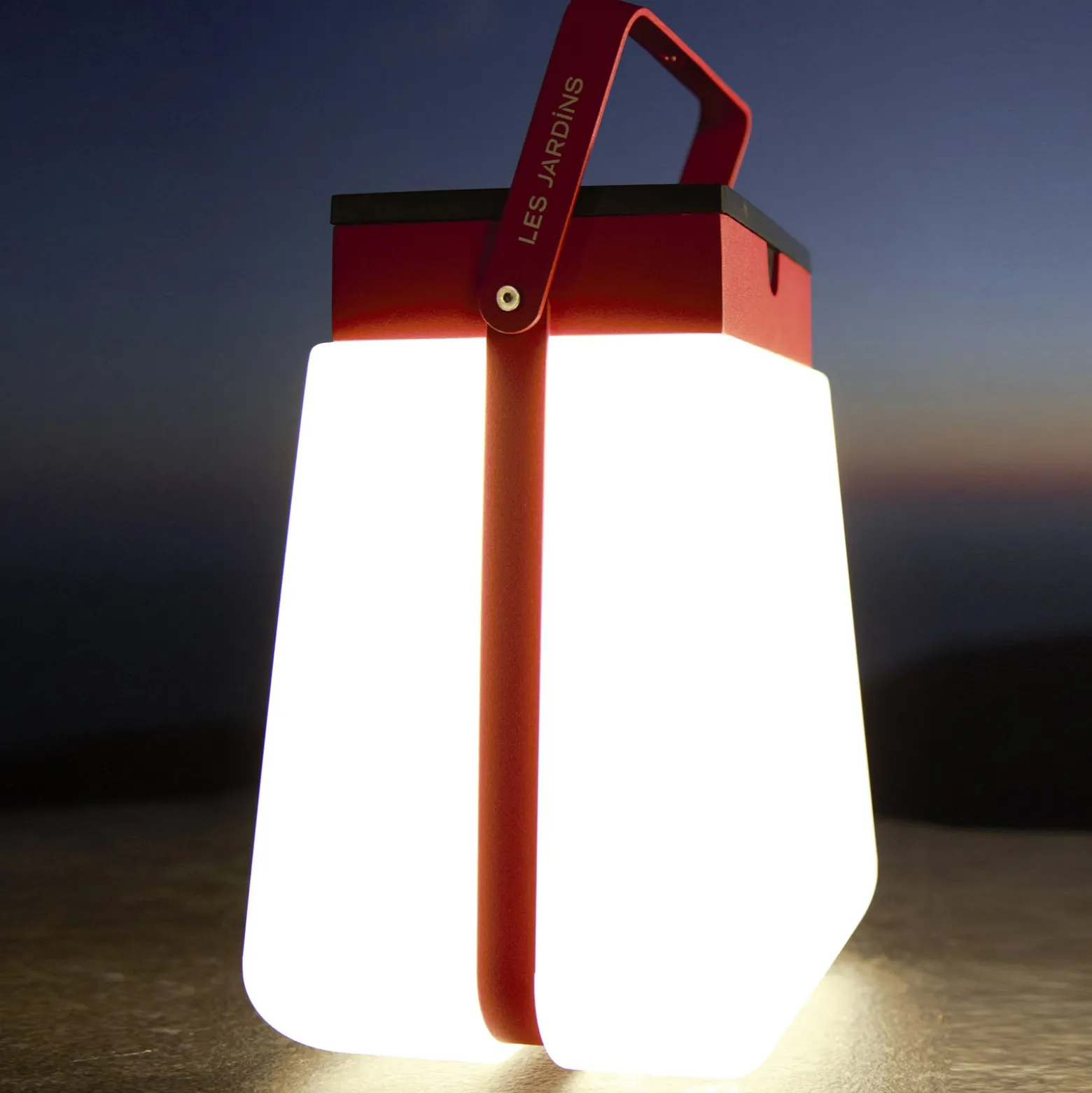 Aurinkokäyttöinen LED-lyhty Bump 300, punainen