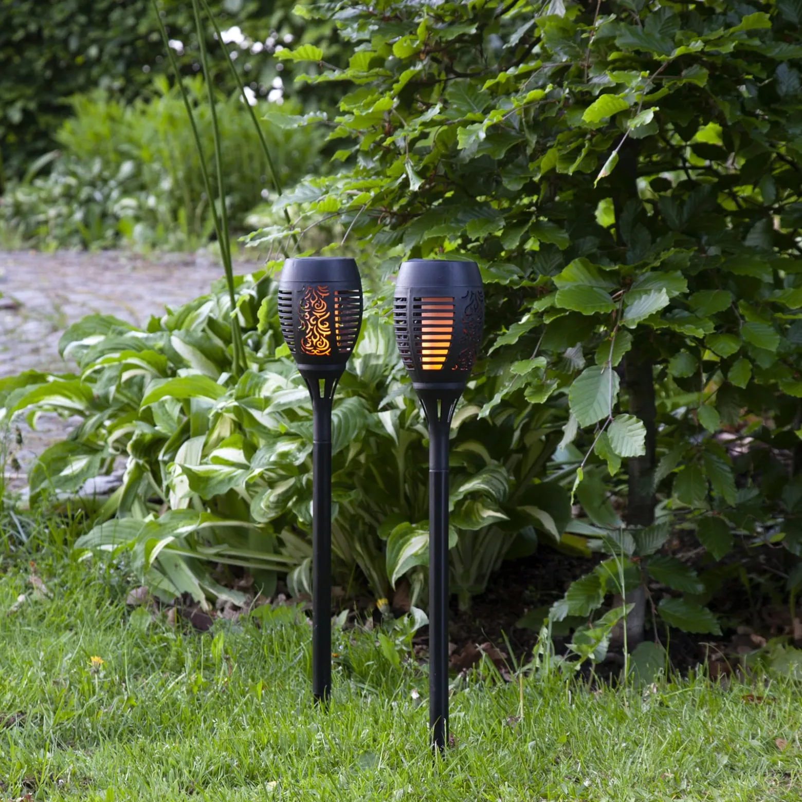 Aurinkokäyttöinen LED-maapiikkivalo Flame, 2 kpl