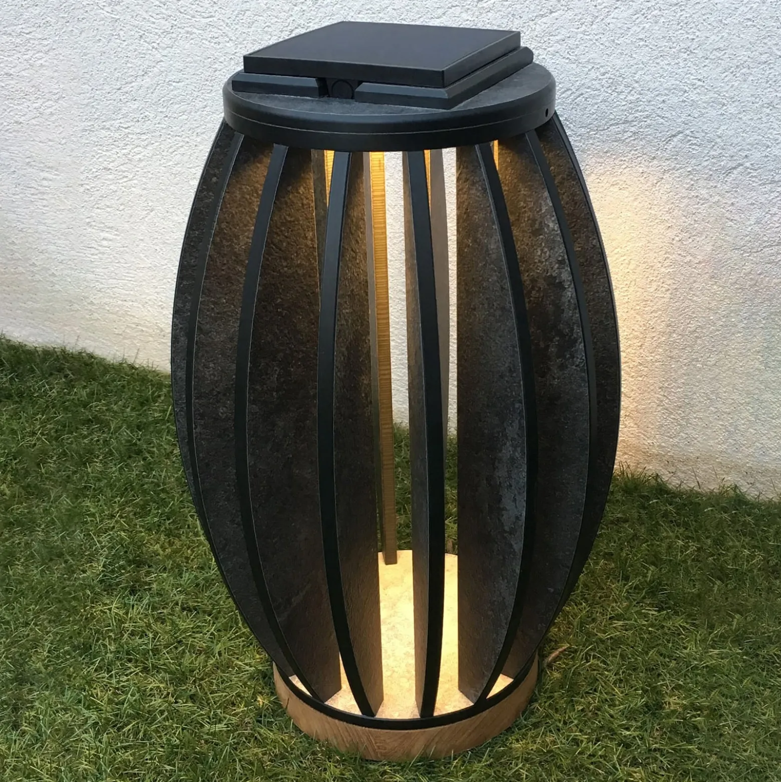 Aurinkokäyttöinen LED-valaisin Pastek anturilla