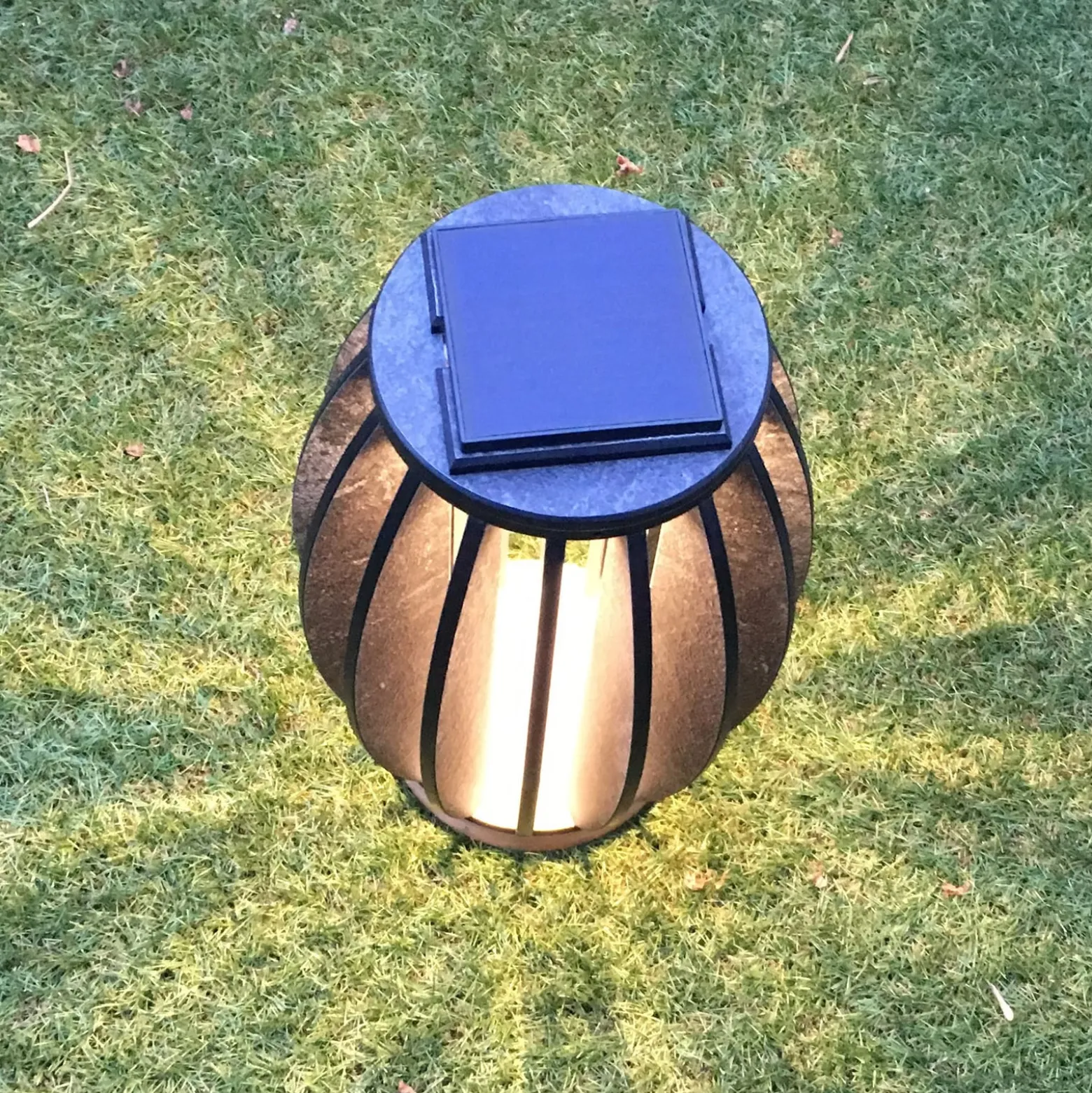 Aurinkokäyttöinen LED-valaisin Pastek anturilla