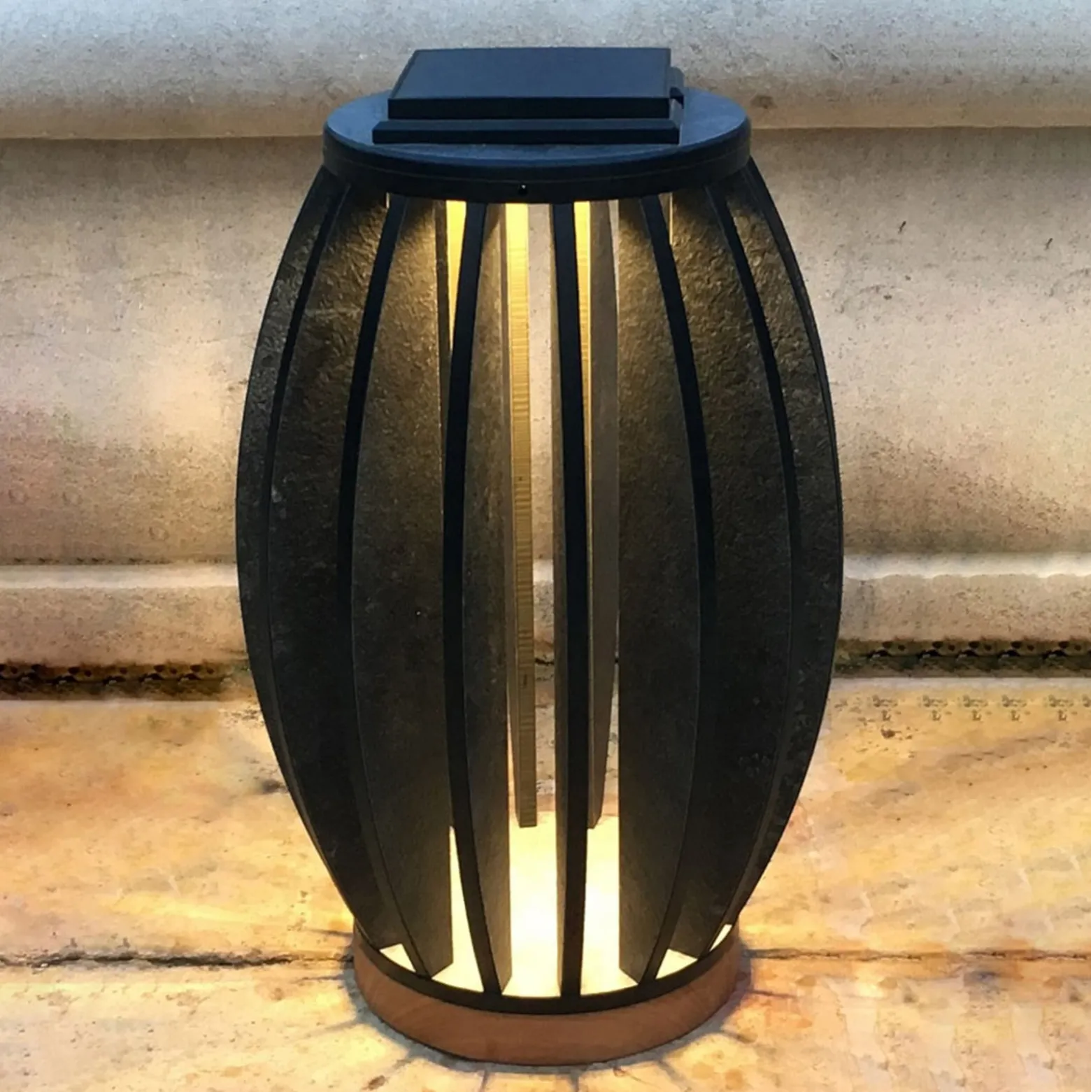 Aurinkokäyttöinen LED-valaisin Pastek anturilla