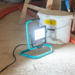 Avelar-LED-kohdevalaisin ulos, musta/turkoosi, leveys 32 cm, metallia