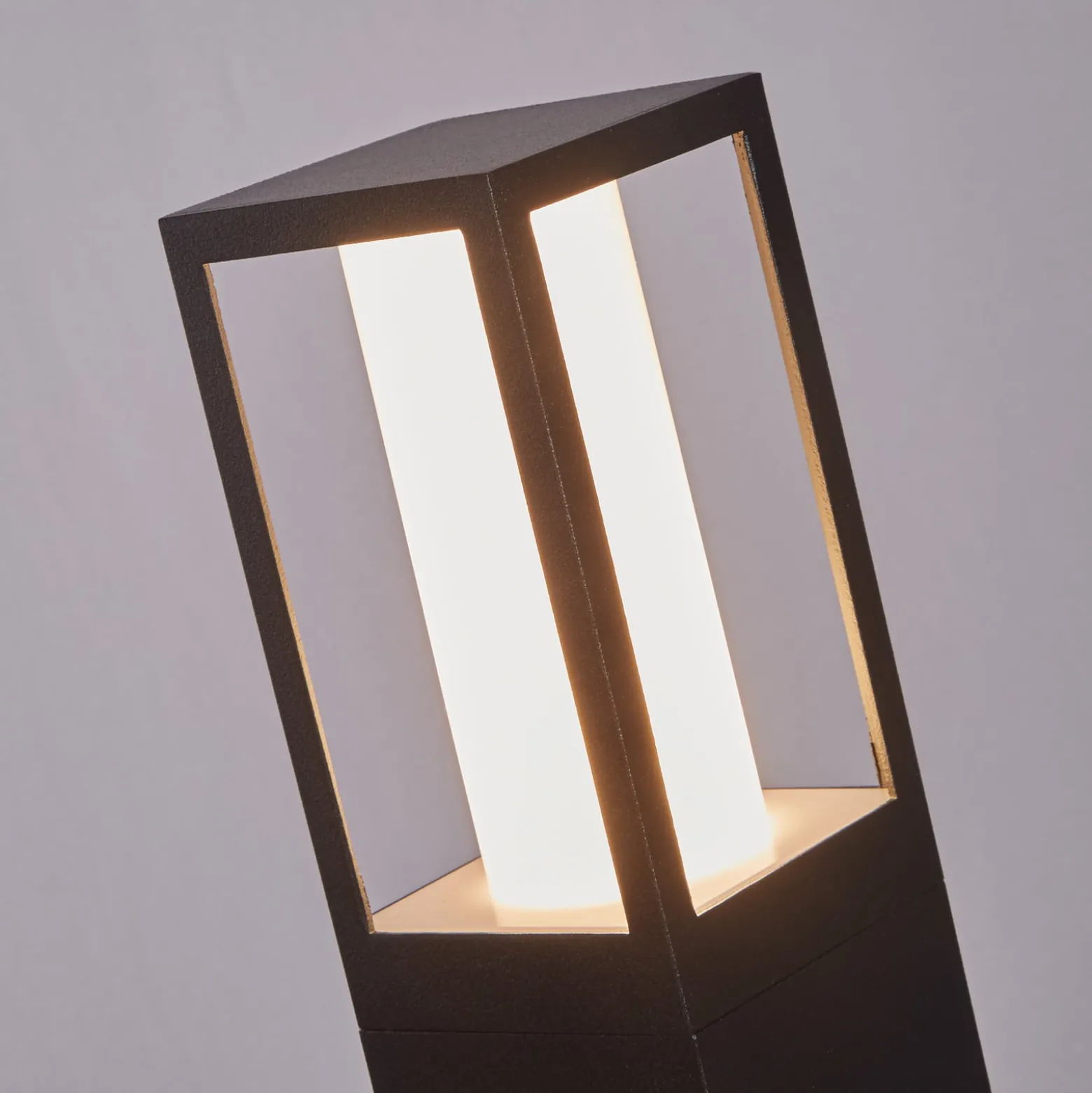 Avenue-pollarilamppu, musta, korkeus 45 cm, metallia