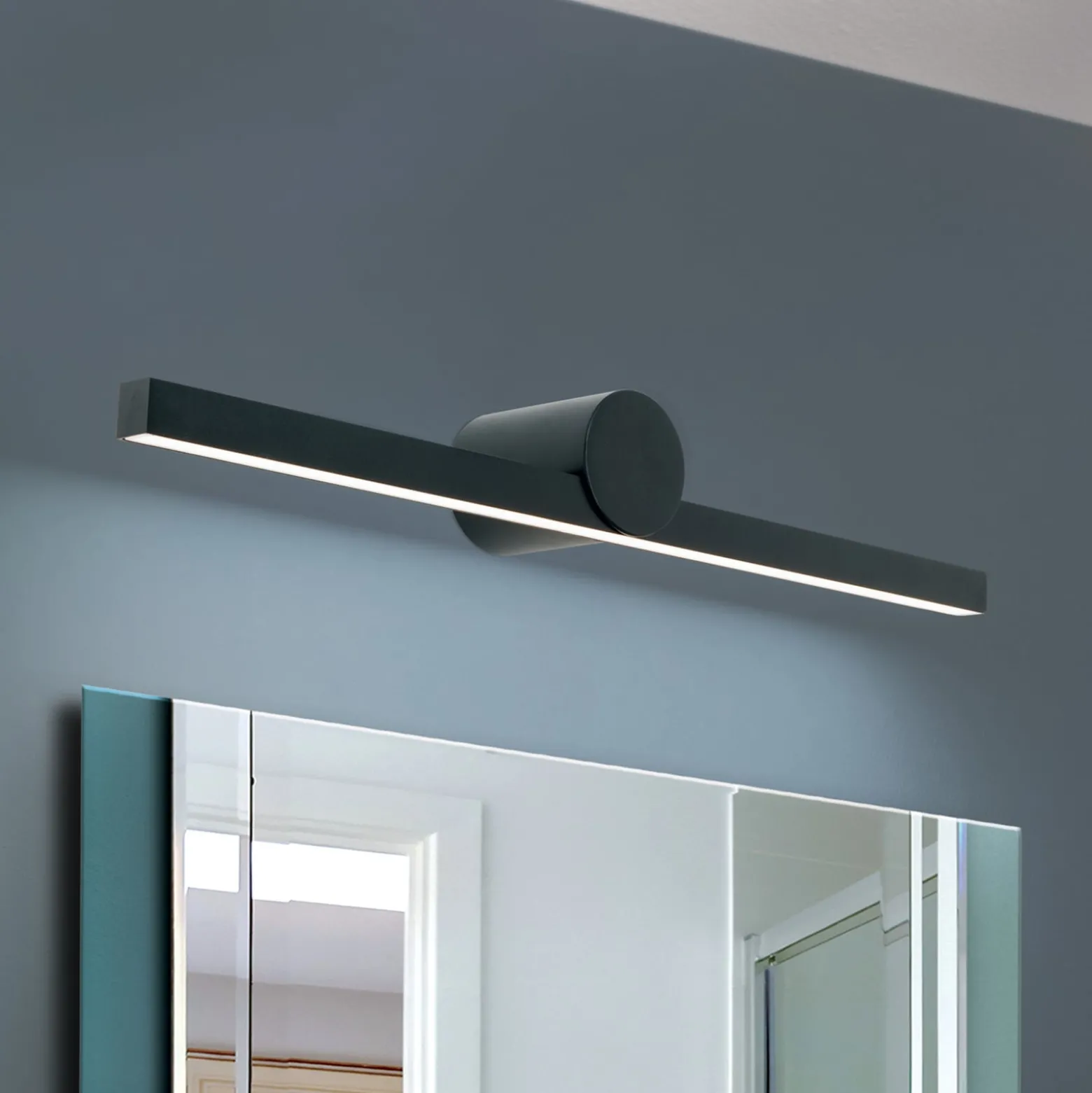 Beauty LED peilivalo, leveys 61cm, musta