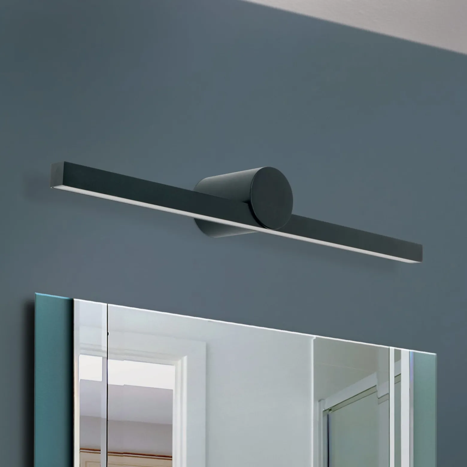 Beauty LED peilivalo, leveys 61cm, musta