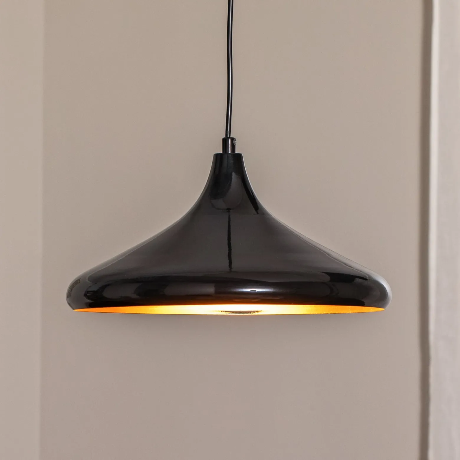 Berceste 207-S riippuvalaisin Ø35cm musta/kultainen