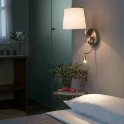 Berni tekstiili seinävalaisin LED lukuvalolla