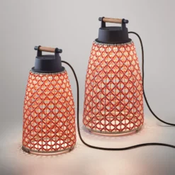 Bover Nans M/41 LED-pöytävalaisin ulkotiloihin, punainen