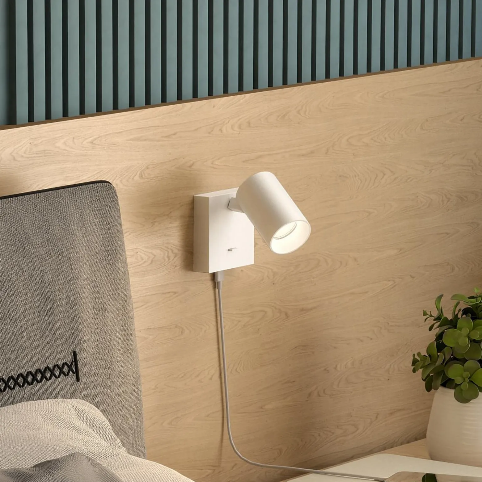 CAN TILT seinäkohdevalaisin, valkoinen, 10 x 10 cm, metalli, kytkin, USB
