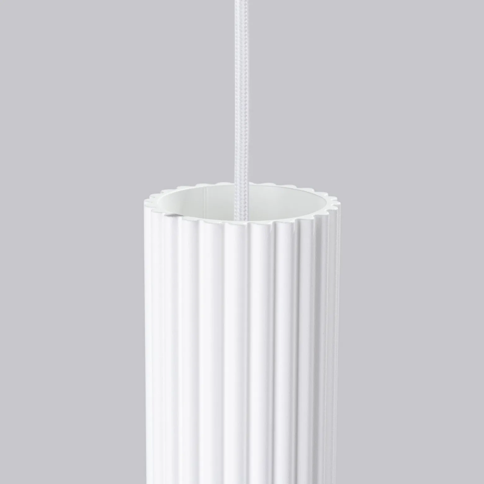 Carbon-riippuvalaisin, valkoinen, pituus 45 cm, alumiinia, 3-valo.