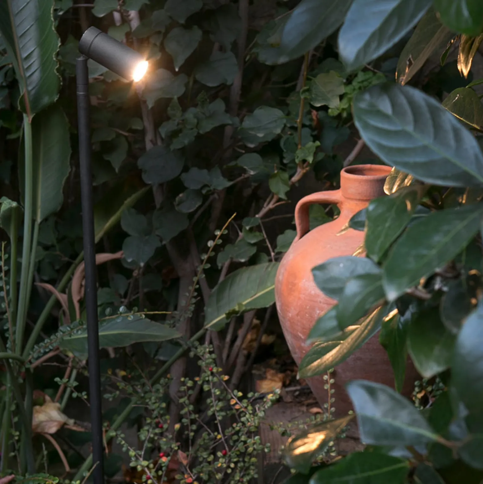 60 cm korkea LED-maapiikkikohdevalo Seth-60