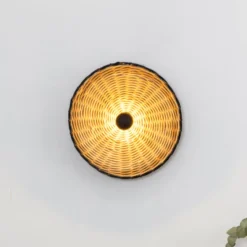 Costas seinävalaisin, musta/vaalea puu, rottinki, Ø 40 cm