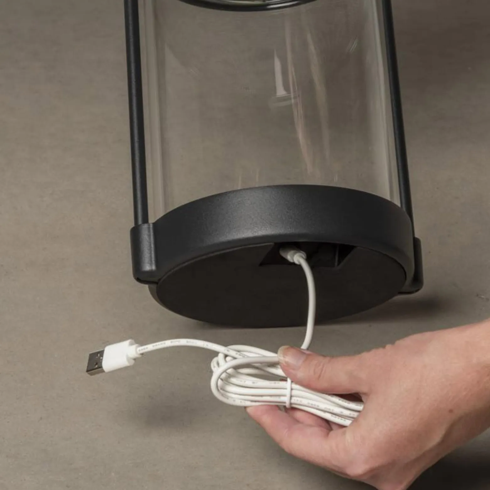 Crotone-LED-aurinkolyhty, himmennettävä, USB