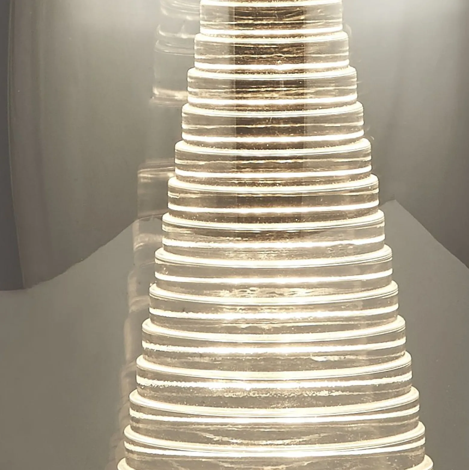 Cyclone LED-pöytävalaisin, kromi/savu, lasi, 20,5 cm korkea