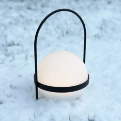 Dyberg Larsen aurinkokäyttöinen LED-lamppu Summer, valkoinen/musta, korkeus 26