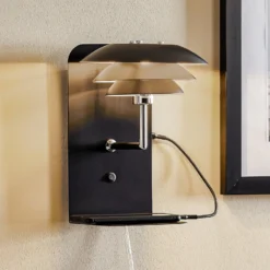 Dyberg Larsen DL20 USB Shelf -seinälamppu, musta