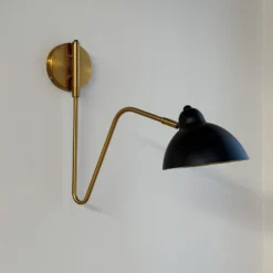 Dyberg Larsen Futura seinävalaisin, musta, metallia