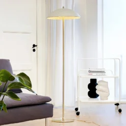 Dyberg Larsen lattiavalaisin Globus, korkeus 150 cm, beige/messinki