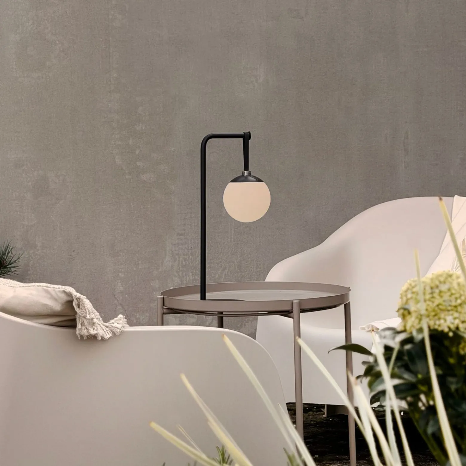 Dyberg Larsen LED-akku-koristelamppu Odin, musta/valkoinen, IP44