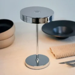 Dyberg Larsen LED-akkukäyttöinen pöytälamppu Starlight, kromi, metalli