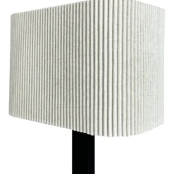 Dyberg Larsen pöytälamppu Calix, luonnonvalkoinen, korkeus 39 cm