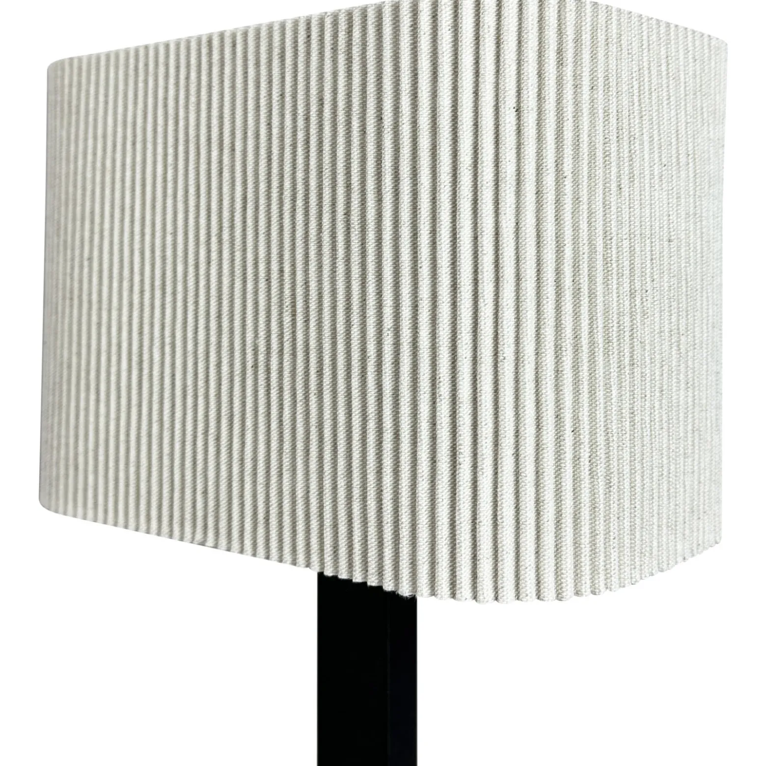 Dyberg Larsen pöytälamppu Calix, luonnonvalkoinen, korkeus 39 cm