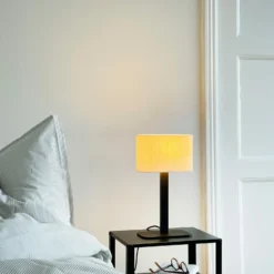 Dyberg Larsen pöytälamppu Calix, luonnonvalkoinen, korkeus 39 cm