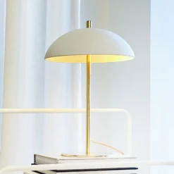 Dyberg Larsen pöytävalaisin Globus, beige/messinki, 44 cm