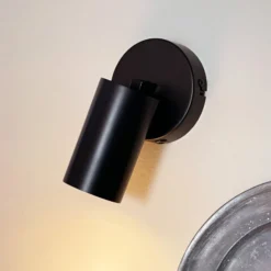 Dyberg Larsen seinävalaisin Modern, musta, leveys 10 cm