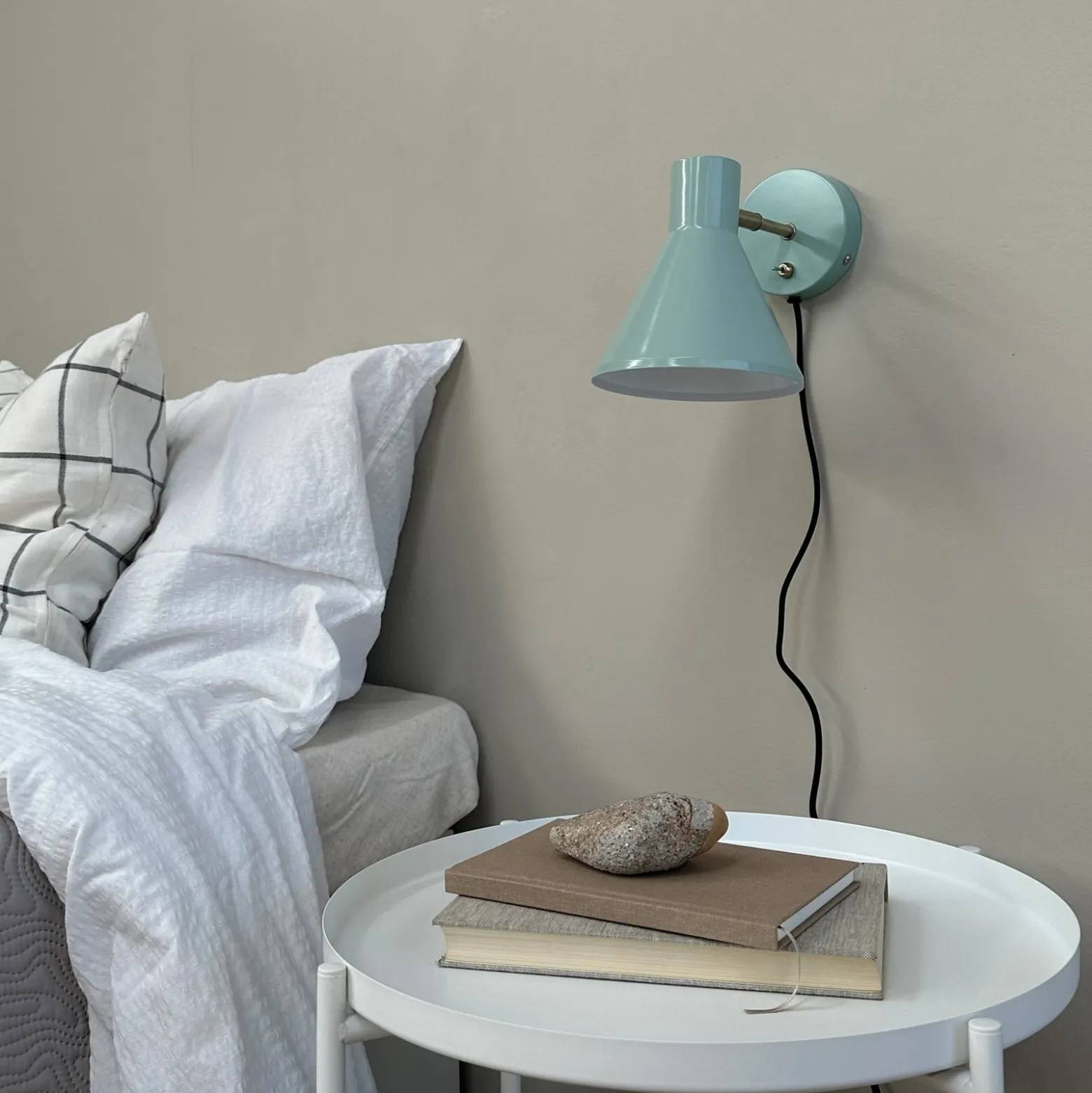 Dyberg Larsen seinävalaisin Sleep, mintunvihreä, Ø 15 cm, teräs