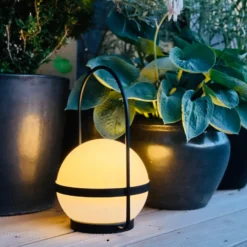Dyberg Larsen Summer-aurinkopöytävalo, USB-lataus