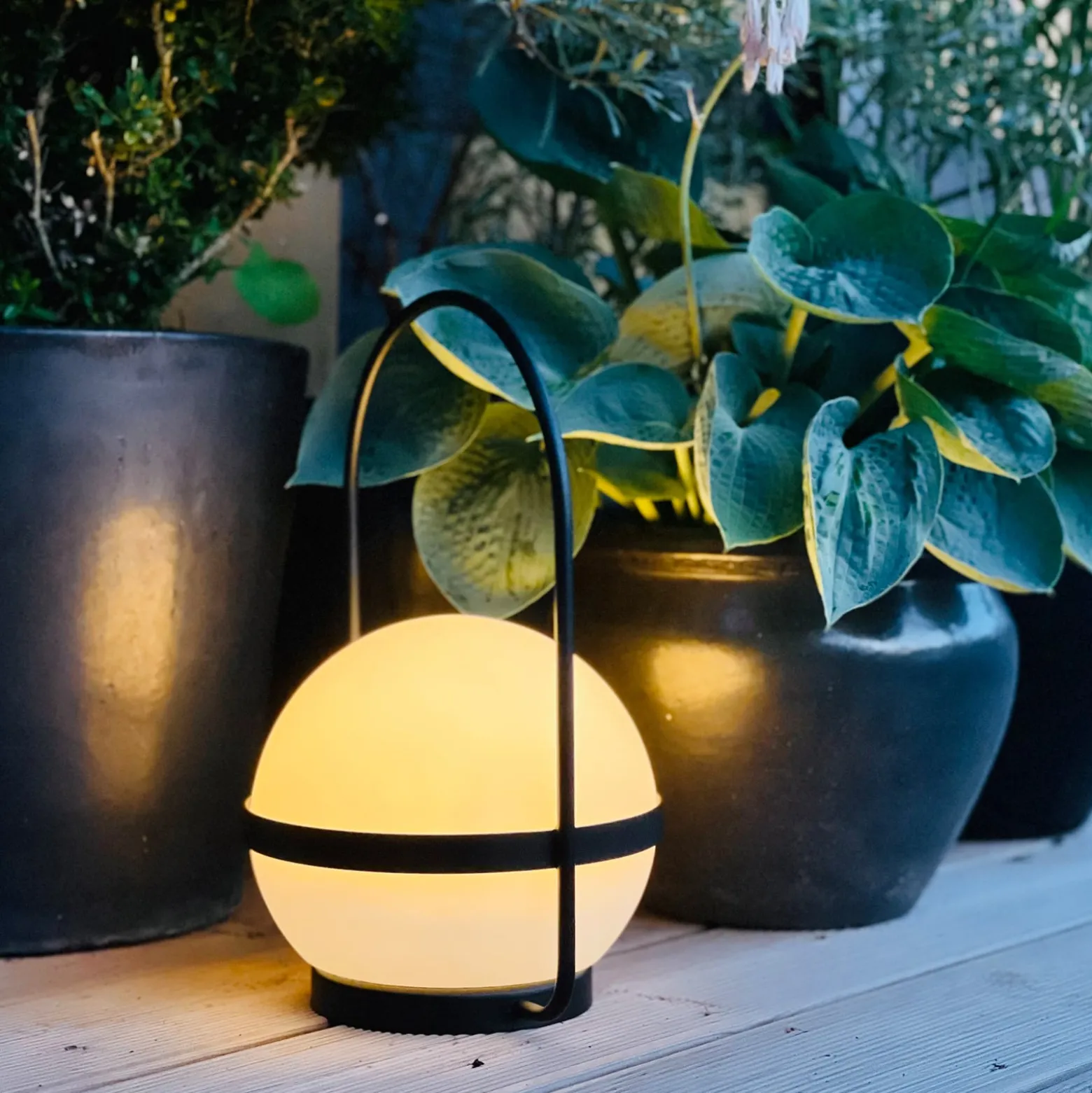 Dyberg Larsen Summer-aurinkopöytävalo, USB-lataus