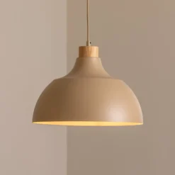 Envostar Kaitt-riippuvalaisin, hiekanvärinen, Ø 34 cm, puiset yksityiskohdat
