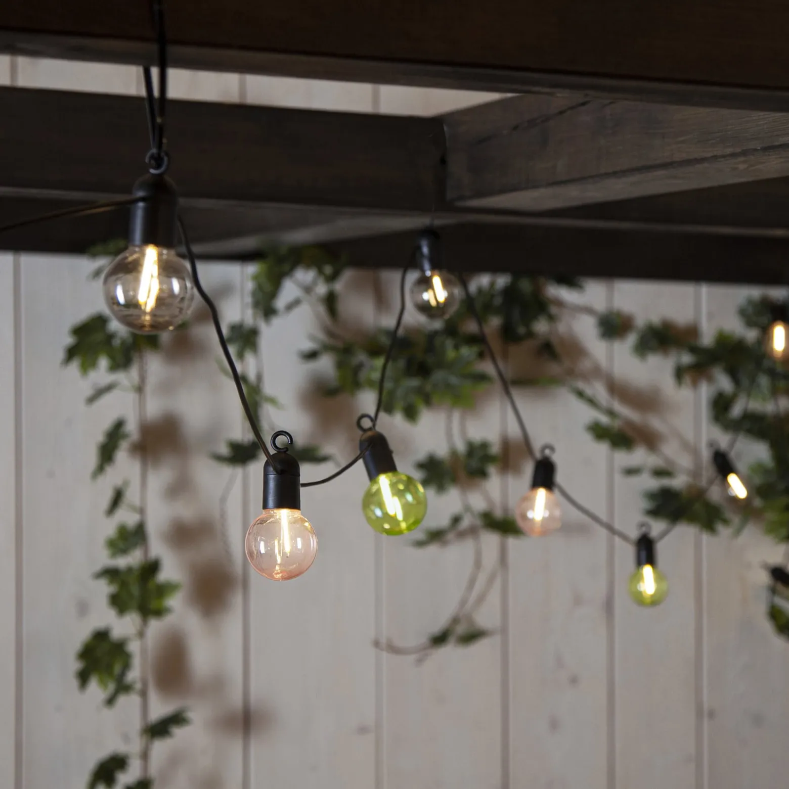 Fiesta-LED-valoketju, paristokäyttöinen, värikäs