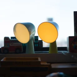 Foscarini Binic -designpöytävalaisin, akvamariini