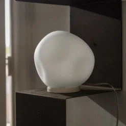 Foscarini pöytävalaisin Hoba Midi, Ø 19 cm, päälle/pois, lasi