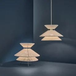 FRANDSEN Kiku pöytävalaisin, valkoinen, korkeus 30 cm, metalli/pellava
