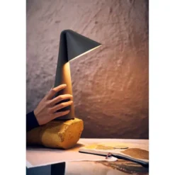 FRANDSEN LED-akkukäyttöinen pöytälamppu Ami, ruskea, 32 cm, himmennettävä