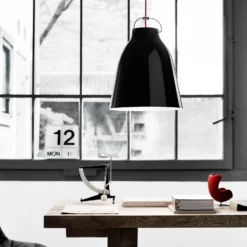 FRITZ HANSEN Caravaggio P3 kiiltävä musta