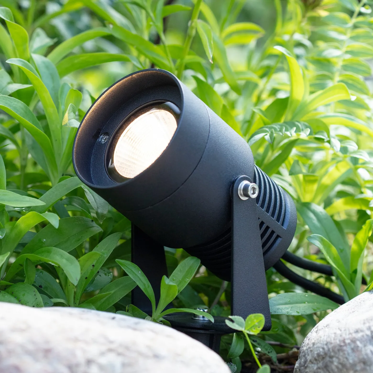 Garden 24 LED-kohdevalaisin, musta, 3 wattia