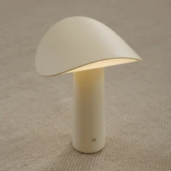 GEJST LED-akkukäyttöinen pöytävalaisin Lium, vaaleankeltainen, 2700 K, USB