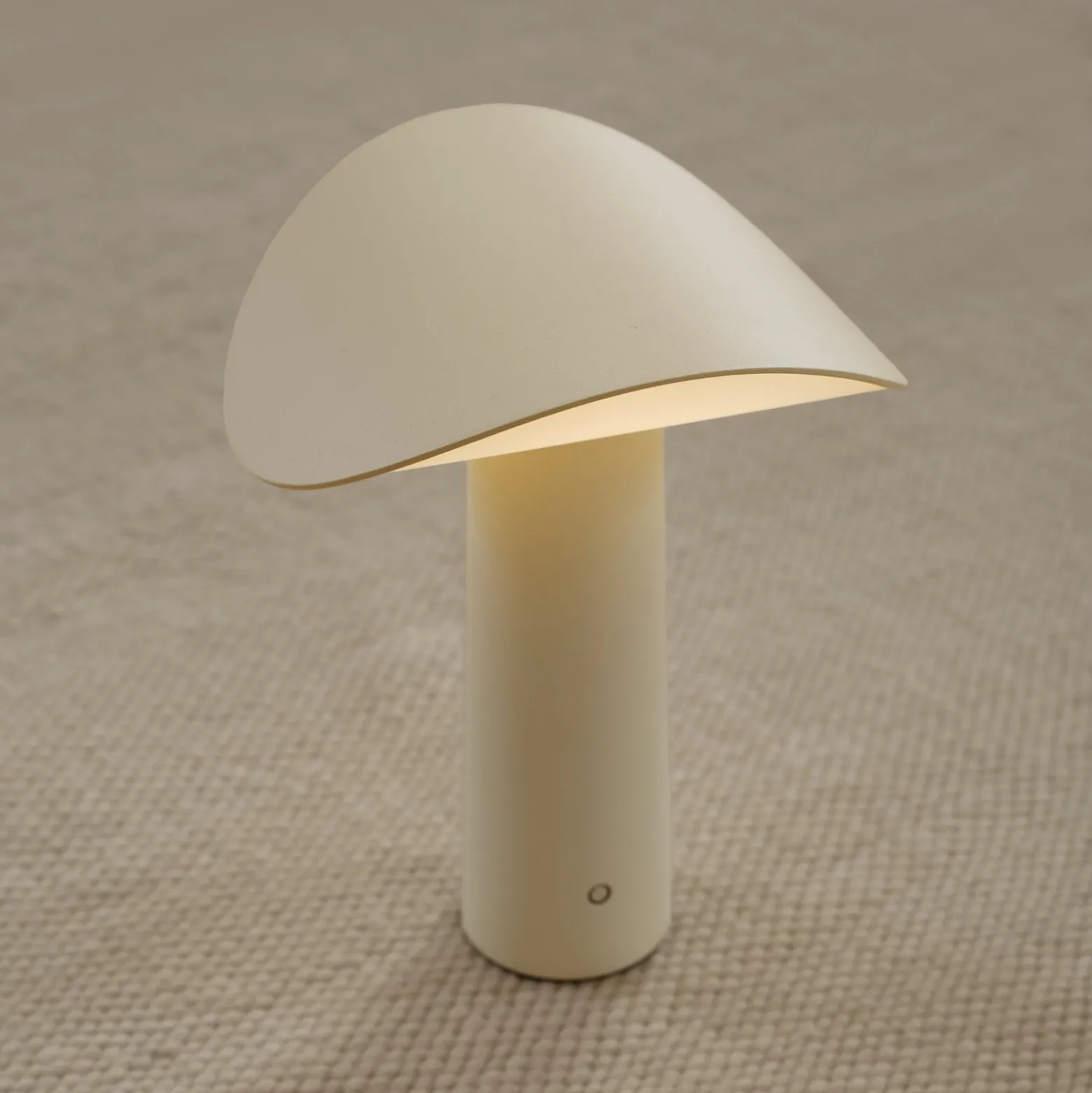 GEJST LED-akkukäyttöinen pöytävalaisin Lium, vaaleankeltainen, 2700 K, USB