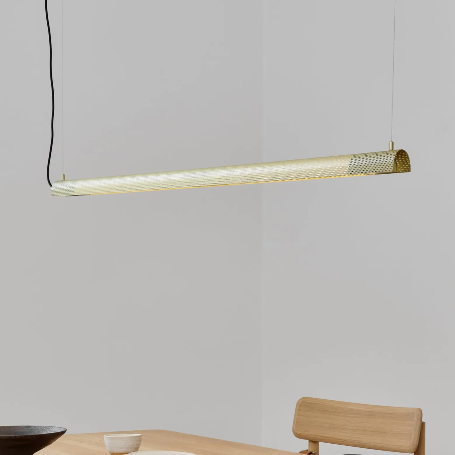 GEJST Radent-riippuvalo, messinkivärinen, pituus 138 cm, G13 LED